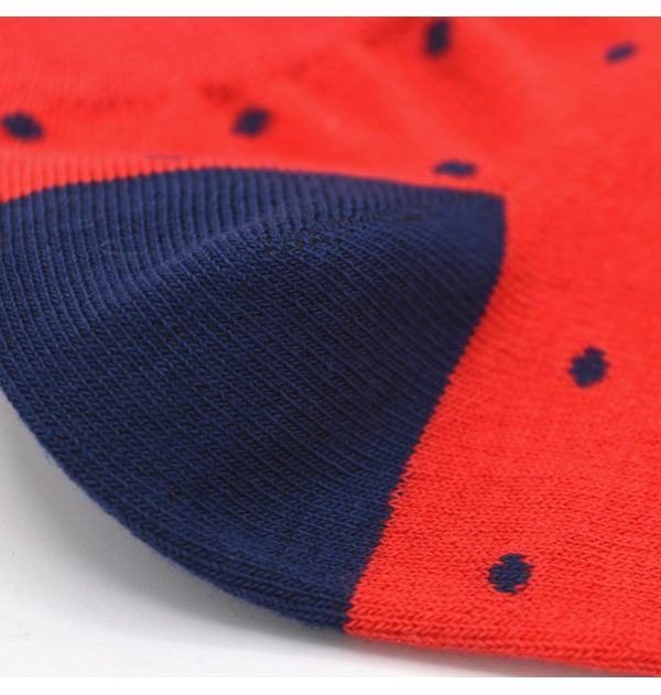 Socquettes rouges à pois bleus
