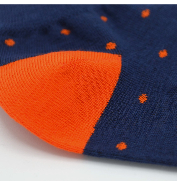 Socquettes bleues à pois...