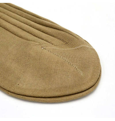 chaussettes-montantes-mi-bas-unies-beige-sable-en-pur-fil-d'écosse-remaillées-à-la-main-pour-hommes