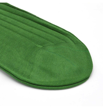 chaussettes-montantes-mi-bas-unies-vert-gazon-en-pur-fil-d'écosse-remaillées-à-la-main-pour-hommes