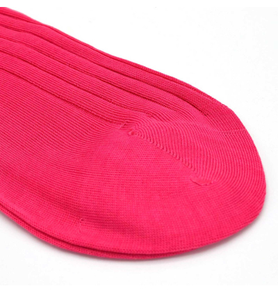 chaussettes-montantes-mi-bas-unies-rose-vif-en-pur-fil-d'écosse-remaillées-à-la-main-pour-homme