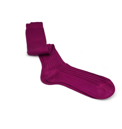 chaussettes-montantes-mi-bas-unies-violet-prune-en-pur-fil-d'écosse-remaillées-à-la-main-pour-homme