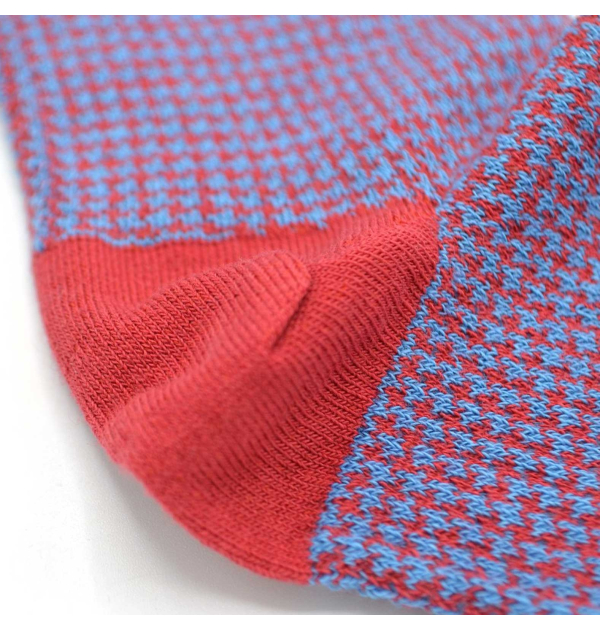 Chaussettes rouges et bleu...