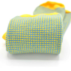 chaussettes-fantaisie-hommes-femmes-en-coton-jaunes-à-motif-pied-de-poule-bleu-ciel-remaillées-à-la-main
