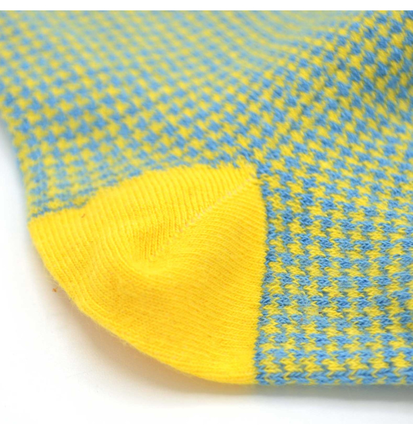 Chaussettes jaunes pied de...