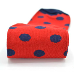chaussettes-fantaisie-hommes-femmes-en-coton-rouges-à-motif-gros-pois-bleu-marine-remaillées-à-la-main