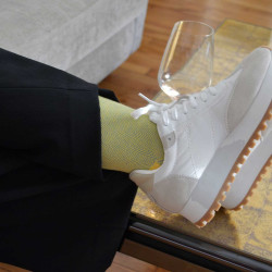 chaussettes-fantaisie-hommes-femmes-en-coton-jaunes-à-motifs-chevrons-bleu-ciel-remaillées-à-la-main