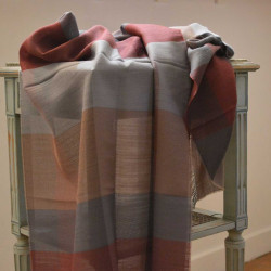 Echarpe-legere-en-laine-bordeaux-et-grise-pour-femmes-et-hommes-a-motifs-tartans