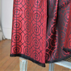 Echarpe-legere-rouge-vif-femme-homme-fibres-naturels-motifs-bosquetde-letoile-lenotre-versailles