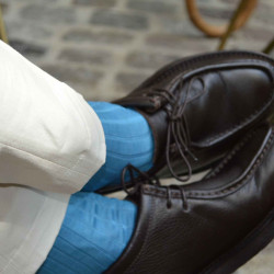 chaussettes-montantes-mi-bas-unies-bleu-ciel-en-pur-fil-d'écosse-remaillées-à-la-main-pour-hommes