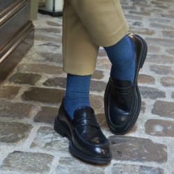 chaussettes-fantaisie-hommes-femmes-en-coton-bleu-marine-à-motifs-chevrons-bleu-ciel-remaillées-à-la-main