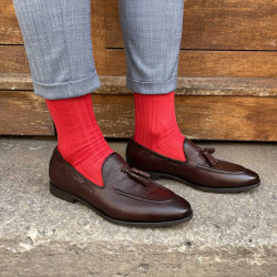 chaussettes-montantes-mi-bas-unies-rouge-rubis-en-pur-fil-d'écosse-remaillées-à-la-main-pour-homme