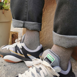 Chaussettes fantaisie pied de poule remailléess à la main en coton peignées