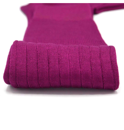 chaussettes-montantes-mi-bas-unies-violet-prune-en-pur-fil-d'écosse-remaillées-à-la-main-pour-homme