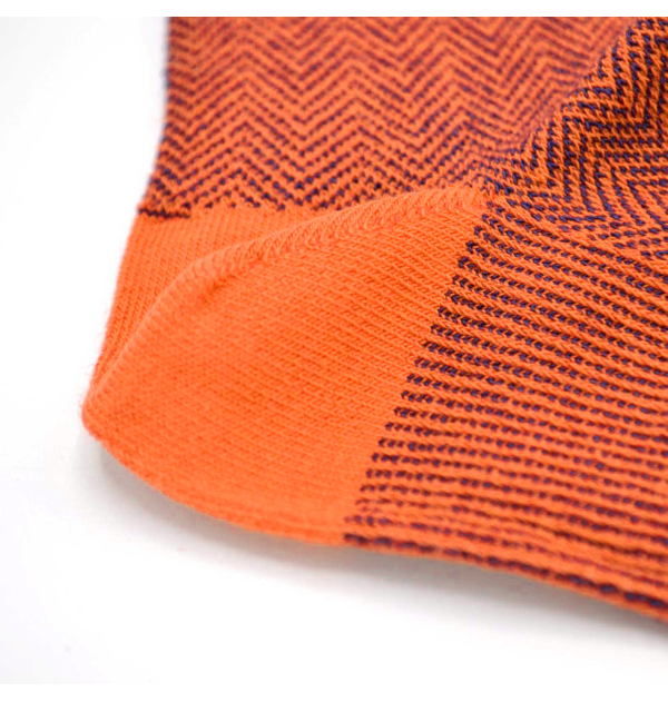 Chaussettes oranges à chevrons