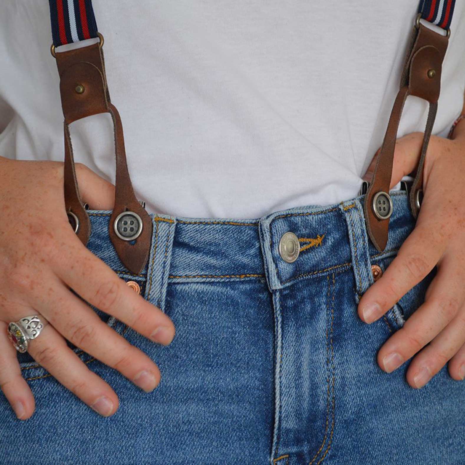 Bretelles vintage &agrave; boutons empi&egrave;cements en cuir