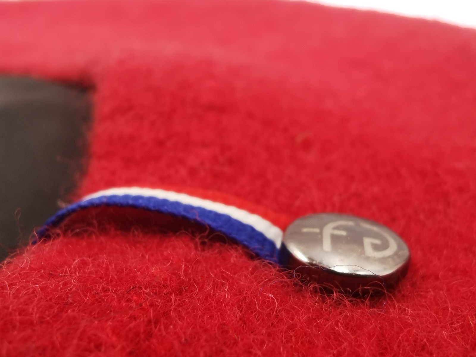élégance française béret rouge unisexe qualité
