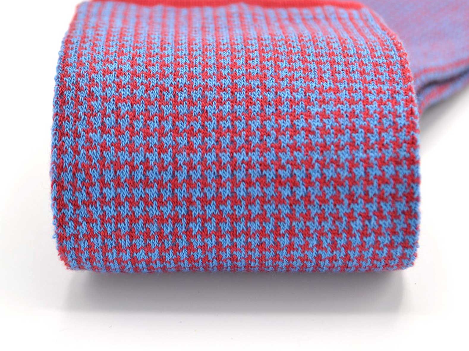chaussettes-fantaisie-hommes-femmes-en-coton-rouges-&agrave;-motif-pied-de-poule-bleu-ciel-remaill&eacute;es-&agrave;-la-main