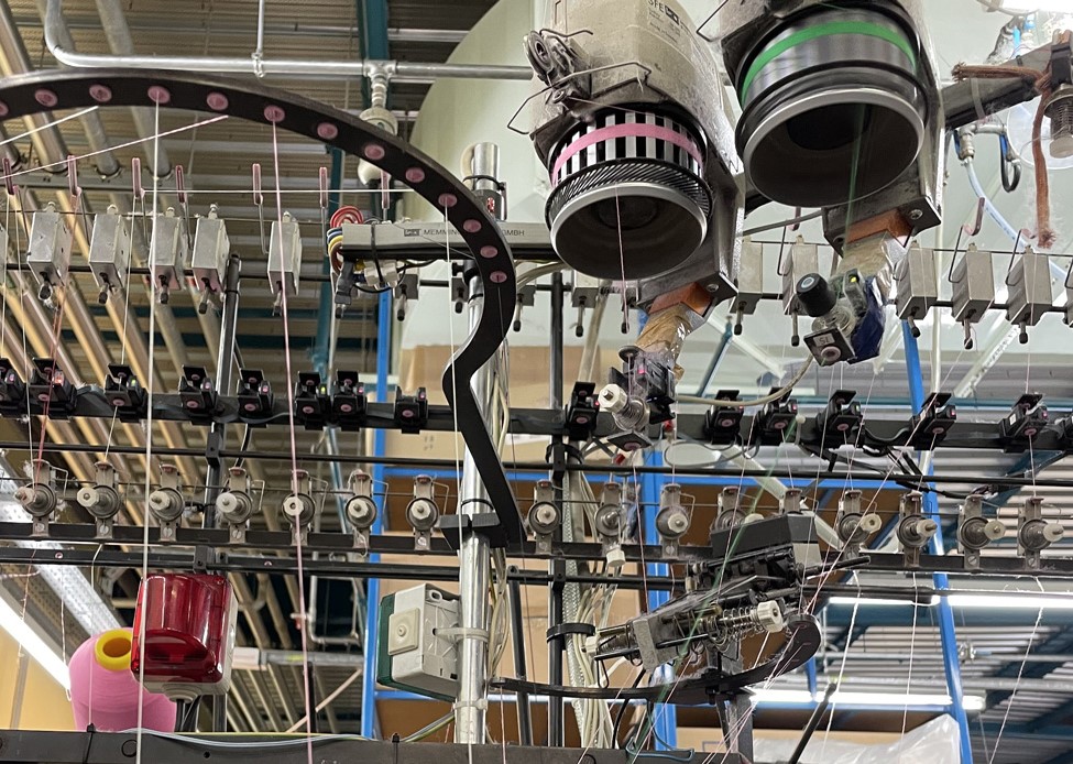 fabrication-chaussettes-montantes-mi-bas-unies-en-pur-fil-d'&eacute;cosse-remaill&eacute;es-&agrave;-la-main-pour-hommes